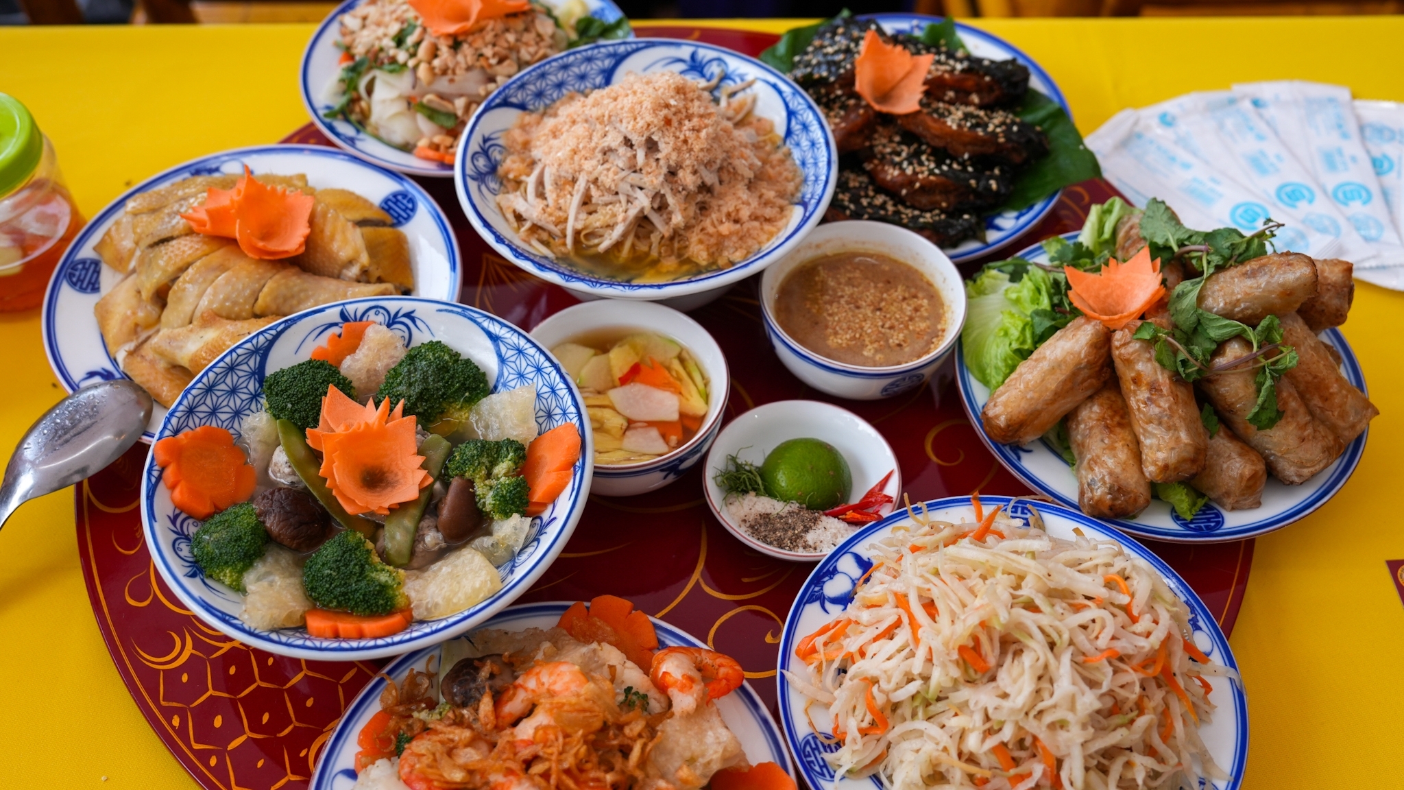 Cận cảnh mâm “Cỗ Bát Tràng” – Di sản sống giữa lòng làng gốm