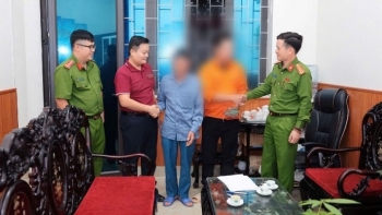 Lý do cụ ông ở Hà Nội ra ngân hàng chuyển tiền với biểu hiện tâm lý lo sợ