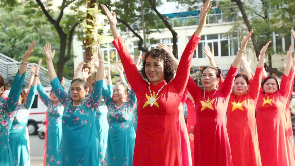 Phụ nữ Thủ đô tổ chức đồng diễn dân vũ áo dài quy mô lớn ngày 9/11