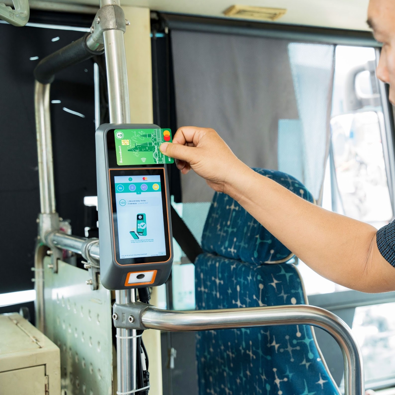 Chương trình “Chạm đều tay – Rinh ngay giải về”: bước tiến mới cho xe buýt