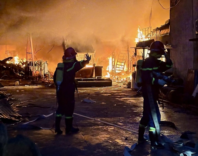 Phú Thọ: khống chế kịp thời đám cháy tại ga ra sửa xe ở xã Thượng Cốc Phú Thọ: khống chế kịp thời đám cháy tại ga ra sửa xe ở xã Thượng Cốc