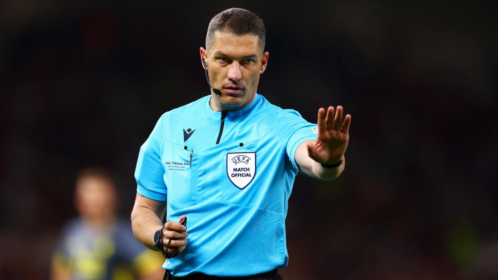 Liverpool lo lắng khi “hung thần” cầm còi trận đại chiến với Real Madrid