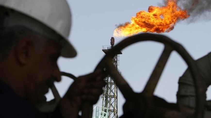 Giá xăng dầu hôm nay 4/11/2025: Giá dầu thế giới giảm nhẹ