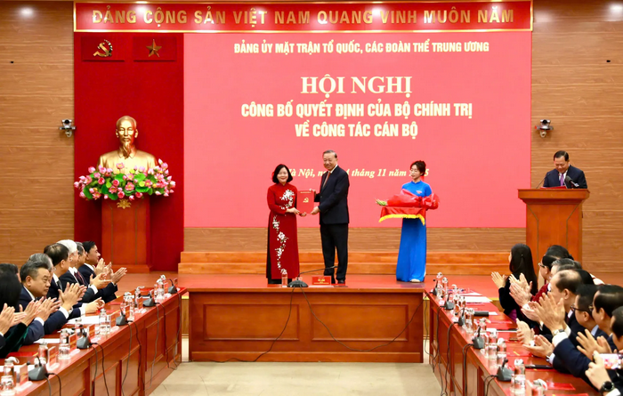 Đồng chí Bùi Thị Minh Hoài giữ chức Bí thư Đảng ủy MTTQ, các đoàn thể Trung ương