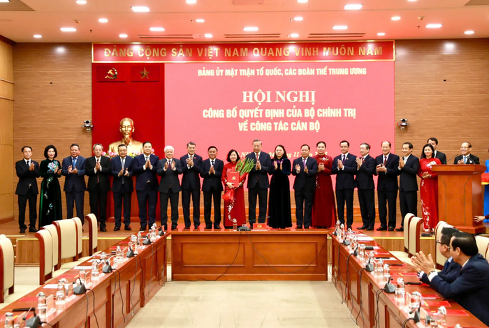 Đồng chí Bùi Thị Minh Hoài giữ chức Bí thư Đảng ủy MTTQ, các đoàn thể Trung ương