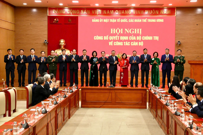 Đồng chí Bùi Thị Minh Hoài giữ chức Bí thư Đảng ủy MTTQ, các đoàn thể Trung ương