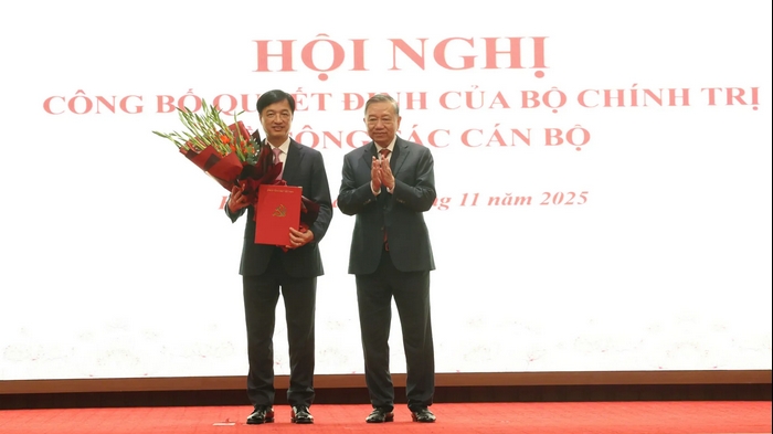 Bộ Chính trị điều động, phân công, chỉ định đồng chí Nguyễn Duy Ngọc giữ chức Bí thư Thành ủy Hà Nội