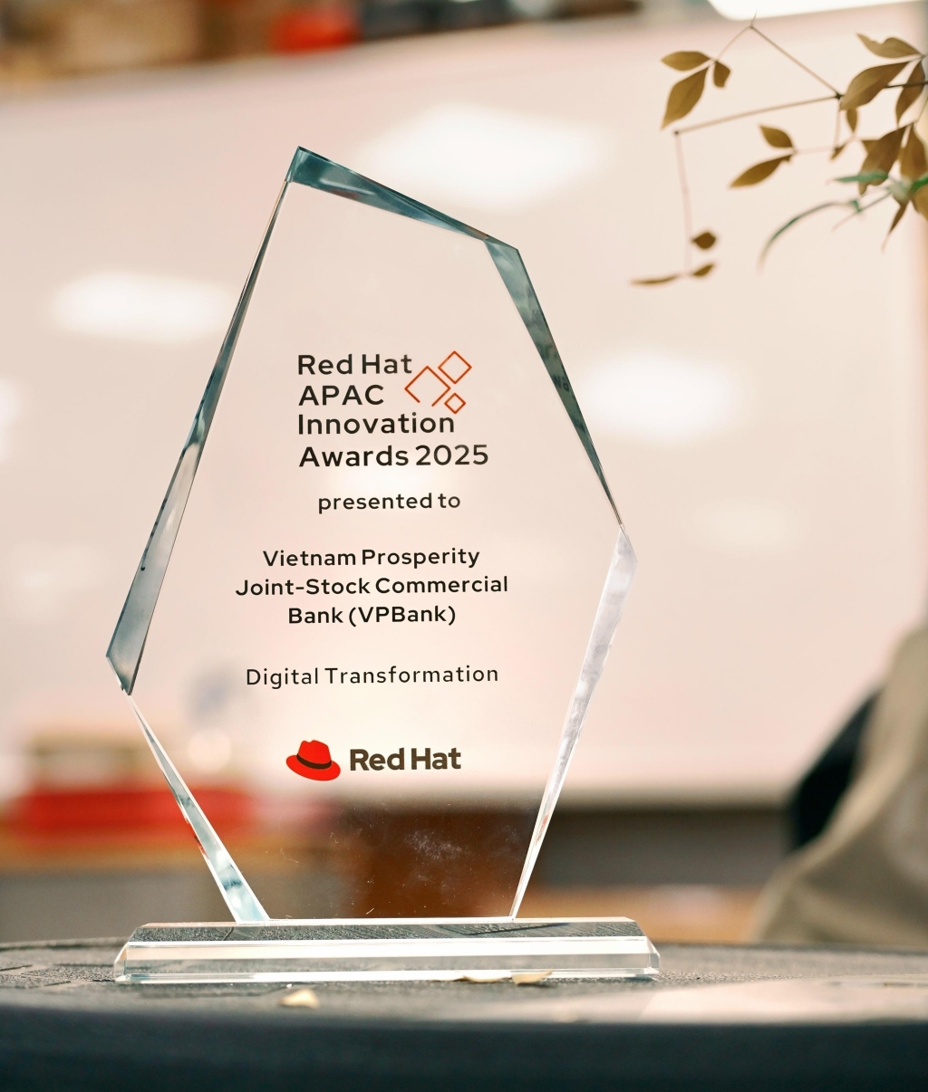 VPBank là đại diện duy nhất của ngành ngân hàng Việt Nam được vinh danh tại giải thưởng của Red Hat. VPBank là đại diện duy nhất của ngành ngân hàng Việt Nam được vinh danh tại giải thưởng của Red Hat.