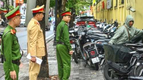 Hà Nội ra quân đồng loạt kiểm tra việc chấp hành luật giao thông trong học sinh