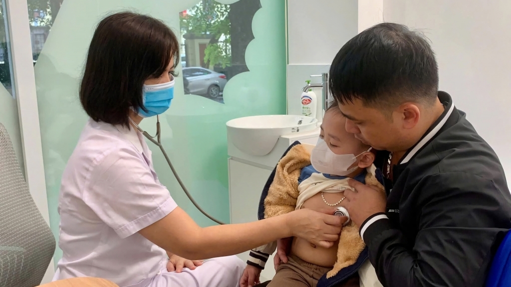 Số trẻ mắc cúm tăng, bác sĩ cảnh báo phụ huynh không chủ quan