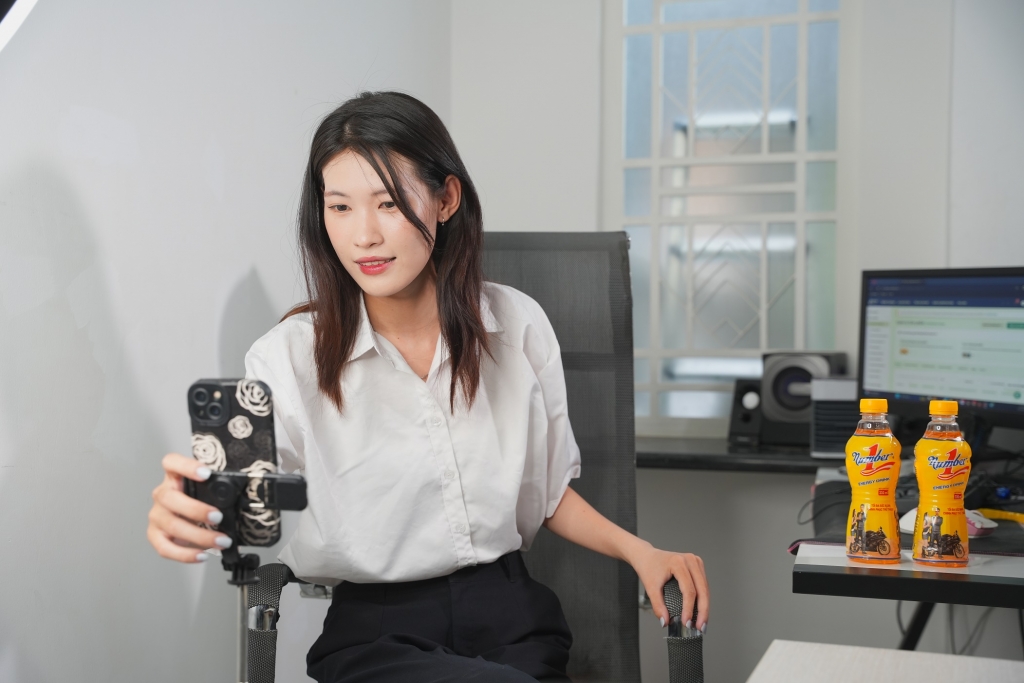 Với các thành phần bổ sung năng lượng, giúp tỉnh táo tức thì, nước tăng lực Number 1 là bạn đồng hành quen thuộc của người trẻ, cùng họ vượt qua thử thách trong công việc, cuộc sống để trở thành phiên bản tốt nhất của chính mình.