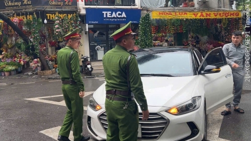 Công an phường Hoàn Kiếm quyết liệt lập lại trật tự giao thông, đô thị trên địa bàn