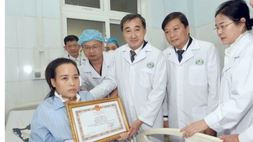 Cần bảo vệ nhân viên y tế bằng chế tài pháp lý đủ mạnh