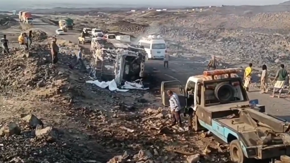 Xe khách tông trực diện xe buýt lúc rạng sáng khiến 34 người tử vong