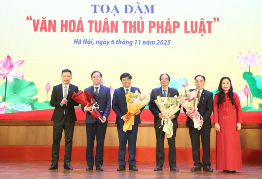 Đưa “văn hóa tuân thủ pháp luật” đến với Nhân dân Xây dựng văn hóa pháp lý, hướng tới xã hội thượng tôn pháp luật