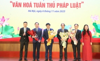 Xây dựng văn hóa pháp lý, hướng tới xã hội thượng tôn pháp luật