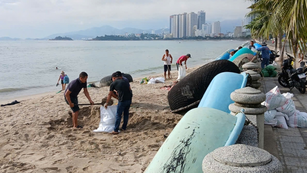 Khánh Hòa tạm ngừng hoạt động du lịch, đóng cửa di tích để ứng phó bão số 13