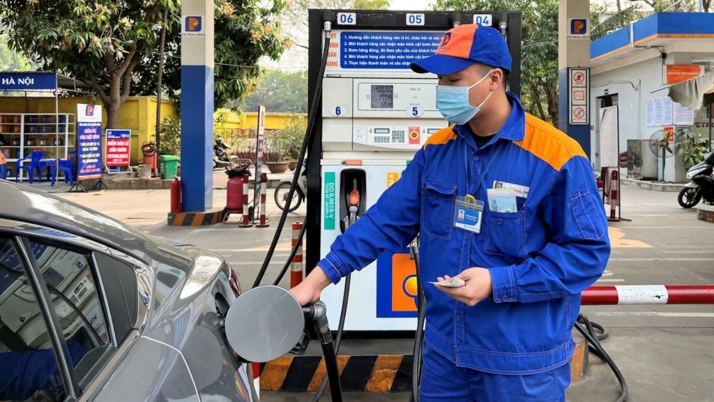 Giá xăng dầu trong nước đồng loạt giảm nhẹ từ chiều 6/11