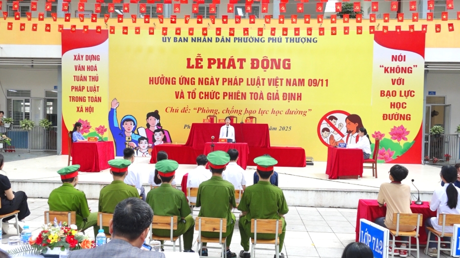 Phường Phú Thượng hưởng ứng Ngày Pháp luật Việt Nam với cách làm sáng tạo