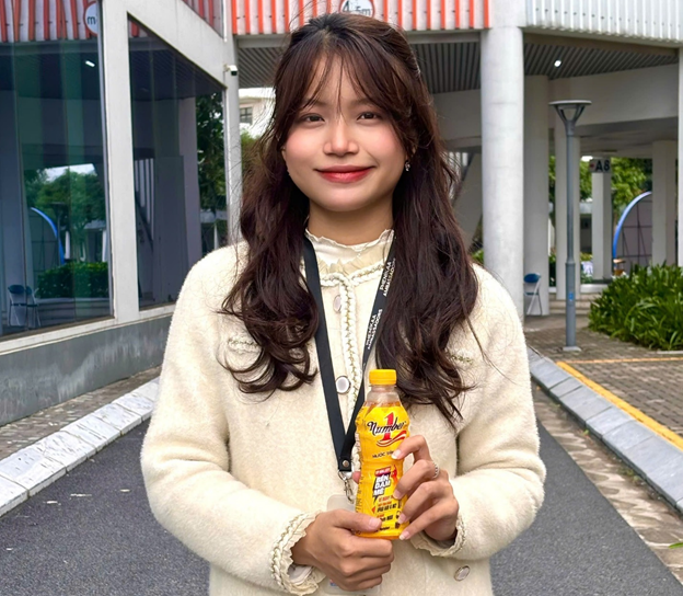 Từ phòng lab nhỏ đến ước mơ lớn, Nguyễn Thị Khánh Diệu là hình ảnh của người trẻ Việt – luôn tiếp năng lượng, bền đam mê để trở thành phiên bản “Number 1” của chính mình.