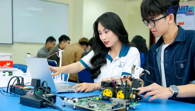 Niềm say mê khoa học công nghệ đã đưa Trần Thị Cẩm Giang đến với nghiên cứu ngay từ khi còn trên ghế nhà trường. (Ảnh NVCC).