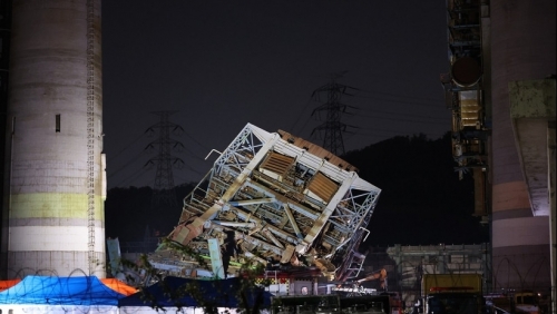 Sập tháp nhà máy nhiệt điện khiến 6 người thương vong