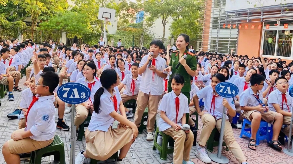 Xây dựng thế hệ trẻ tài năng, am hiểu pháp luật