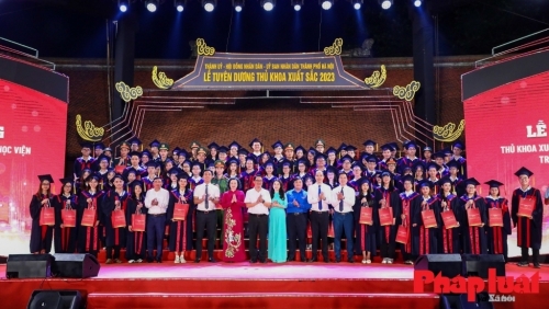 Nhiều tấm gương "Sinh viên 5 tốt" được tuyên dương thủ khoa xuất sắc năm 2025