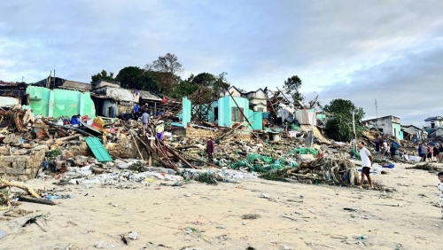 Bão số 13 gây thiệt hại hơn 7.000 tỷ đồng, Thủ tướng chỉ đạo khẩn trương khắc phục hậu quả