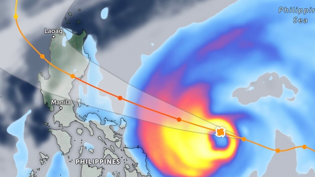 Bão Fung Wong mạnh cấp 15, giật cấp 17 tiến nhanh vào Biển Đông