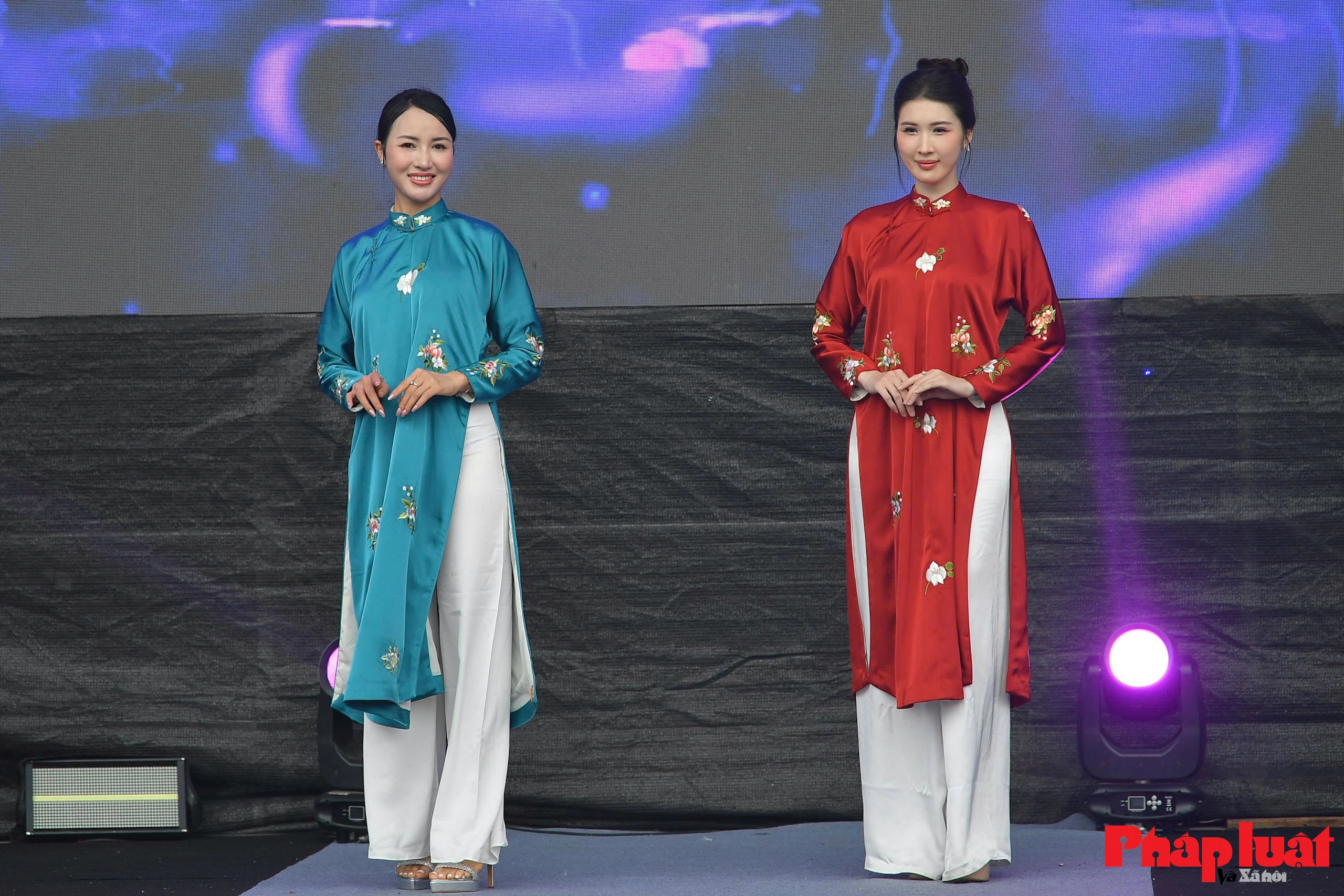 Phụ nữ Thủ đô lan toả vẻ đẹp áo dài trong không gian lễ hội Áo dài Du lịch Hà Nội 2025