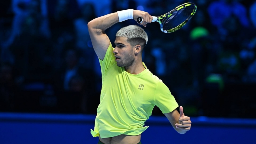 Carlos Alcaraz thắng trận mở màn ATP Finals