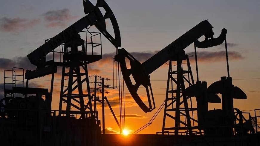 Giá xăng dầu hôm nay 10/11/2025: Giá dầu thế giới tiếp tục tăng