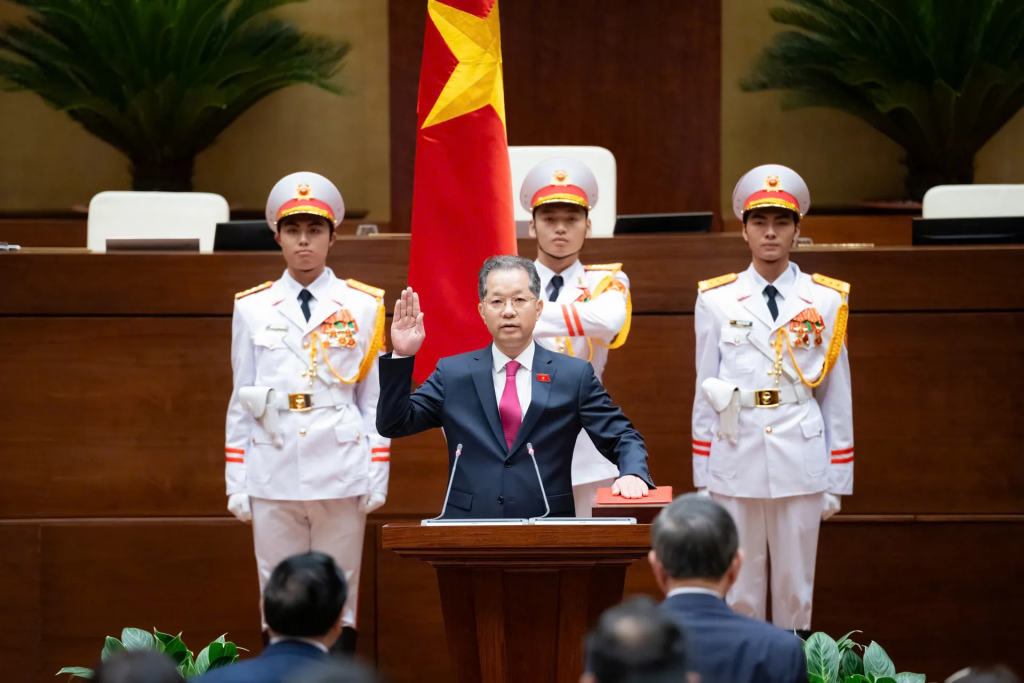 Chánh án Tòa án Nhân dân Tối cao Nguyễn Văn Quảng tuyên thệ nhậm chức tại Kỳ họp thứ 10 Quốc hội khóa XV. Ảnh: Quochoi.vn