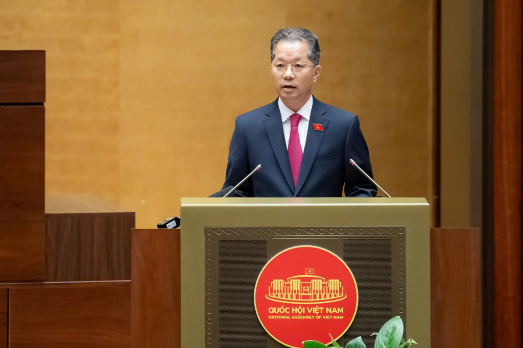 Tân Chánh án Tòa án Nhân dân tối cao Nguyễn Văn Quảng phát biểu sau khi được Quốc hội bầu, sáng 10/11. Ảnh: Quochoi.vn