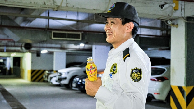 Bền đam mê trong từng ca trực đêm: Người gác chung cư và câu chuyện thầm lặng