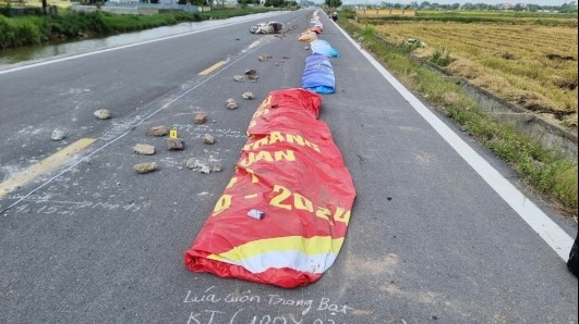 Tai nạn thương tâm từ việc chặn đường để phơi thóc lúa