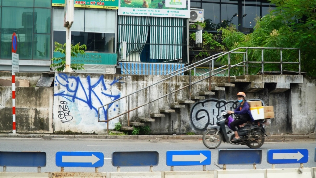 Nhức nhối nạn vẽ bậy, bôi bẩn đường phố