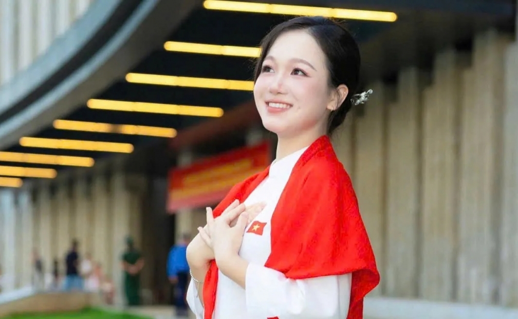 Bước đi "táo bạo" của nữ thủ khoa “kép”