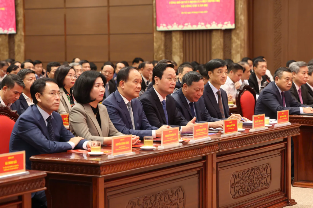 Ủy viên Bộ Chính trị, Bí thư Thành ủy Hà Nội Nguyễn Duy Ngọc cùng các đại biểu Trung ương và Thành phố Hà Nội tham dự hội nghị.