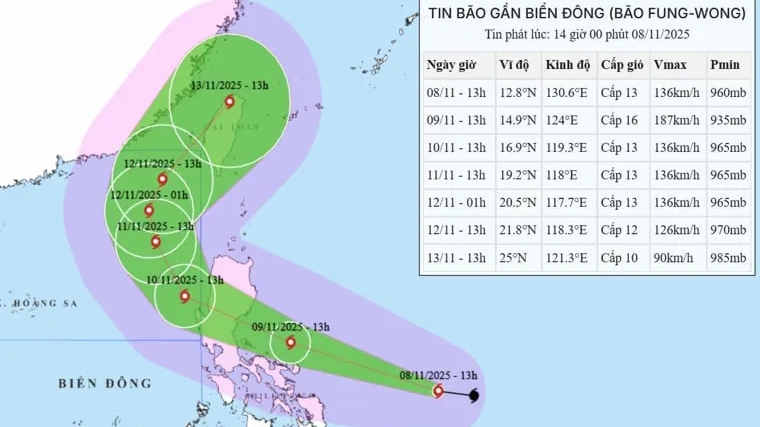 Bão số 14 giảm cấp, giữ hướng Bắc Tây Bắc, Biển Đông tiếp tục dữ dội