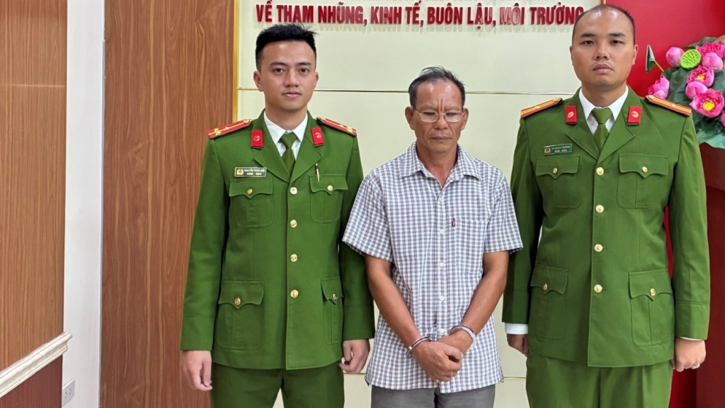 Bắt ông lão U60 trốn truy nã đặc biệt nguy hiểm suốt 8 năm