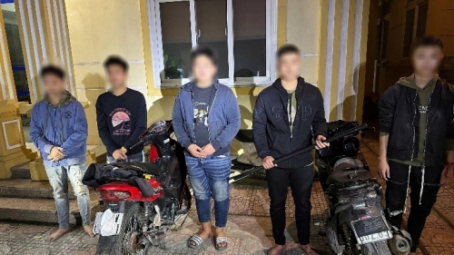 Manh động giữa đêm khuya, nhóm thanh niên mang hung khí bị 141 tóm gọn