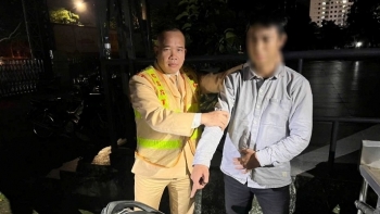 Dừng xe kiểm tra, 141 phát hiện nam thanh niên “phê” cần sa giữa đêm