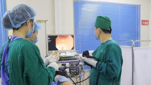 Người phụ nữ nhập viện cấp cứu sau khi ăn yến chưng táo đỏ