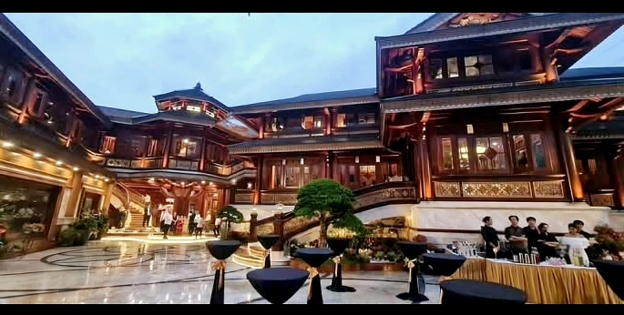 khu vực biệt phủ rộng khoảng 4.000 m², được xây dựng công phu với nhiều dãy nhà mang phong cách Á Đông, Ảnh: VD