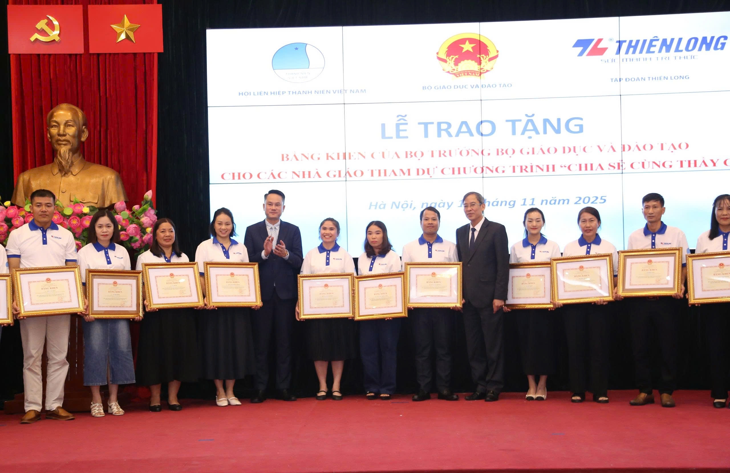 Lãnh đạo Bộ Giáo dục và Đào tạo gặp mặt 80 gương giáo viên chương trình “Chia sẻ cùng thầy cô” năm 2025