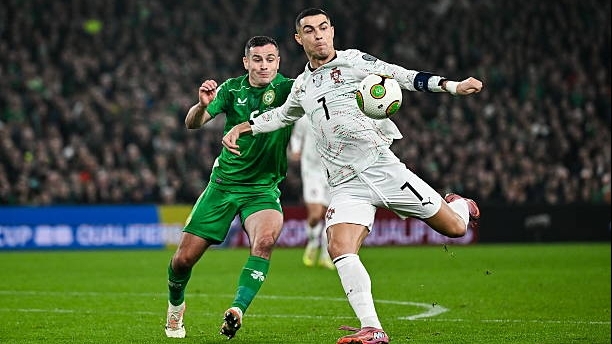 Ronaldo nhận thẻ đỏ, Bồ Đào Nha thua sốc tại vòng loại World Cup 2026