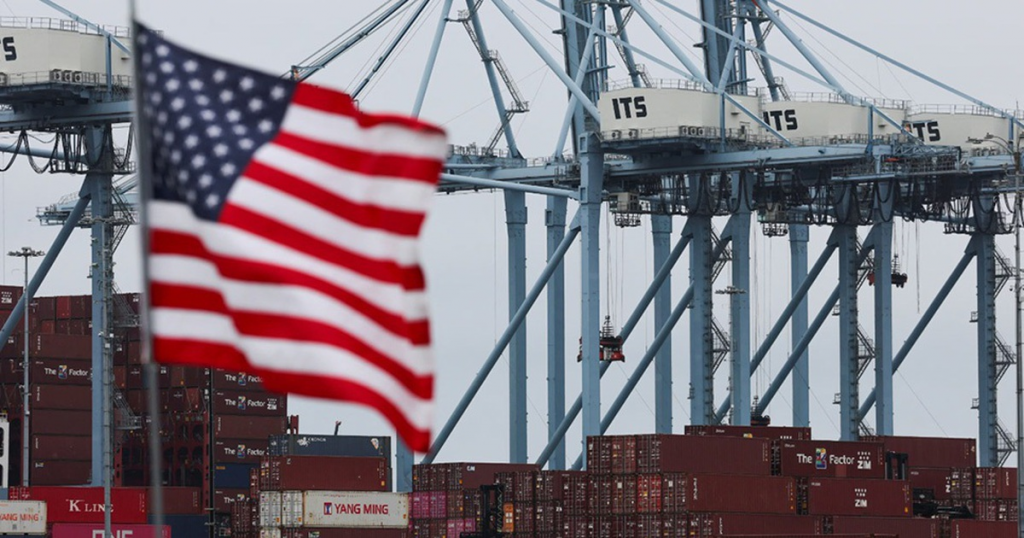 Mỹ ký hàng loạt thỏa thuận thương mại mới nhằm giảm áp lực chi phí cho người tiêu dùng