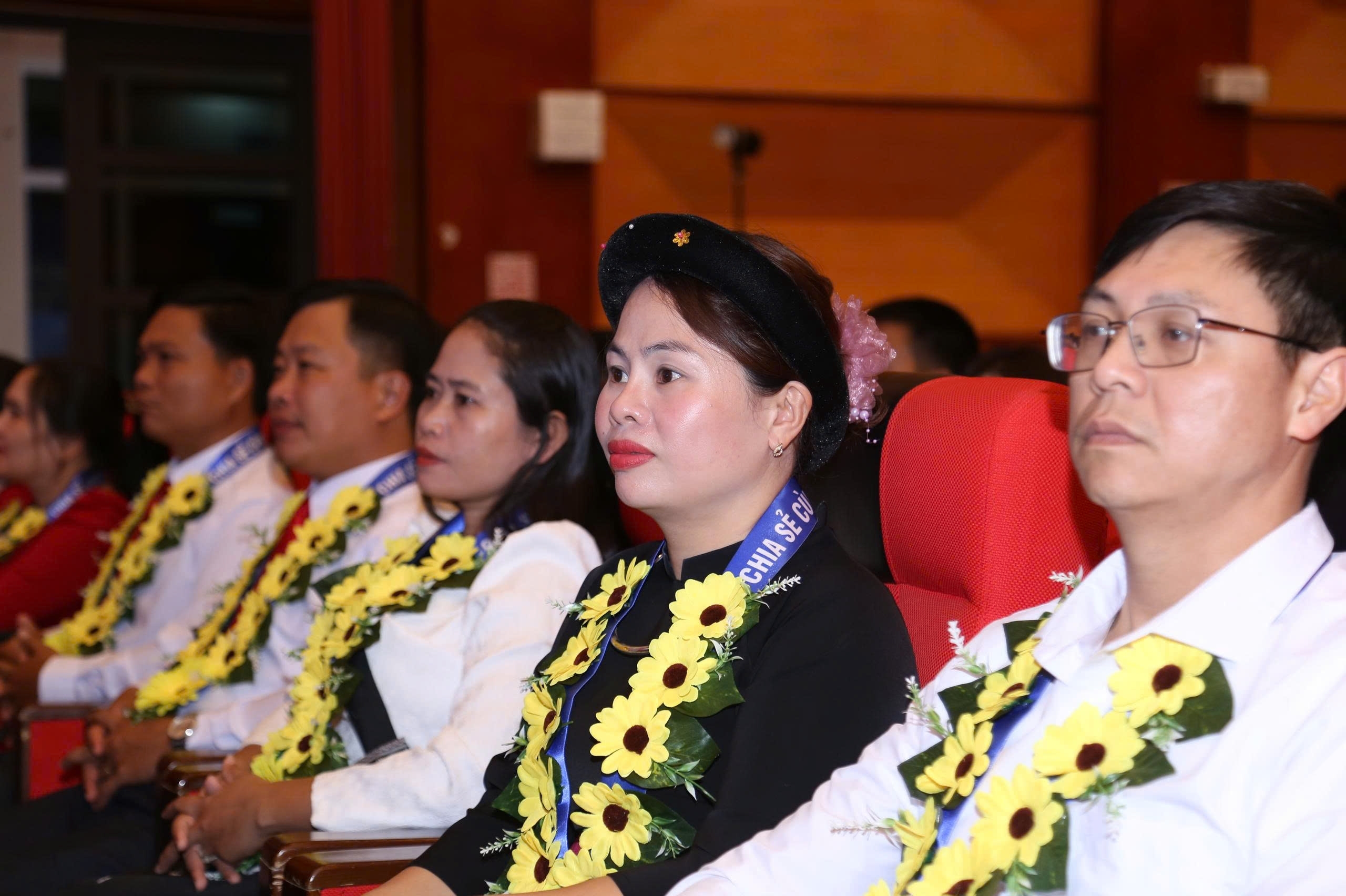 Tuyên dương 80 thầy cô giáo tiêu biểu đang công tác tại các xã, phường, đặc khu vùng biên giới